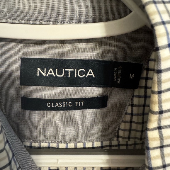 Nautica men’s medium classic fit long sleeve button down shirt - Picture 2 of 4